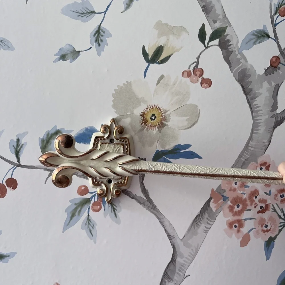 Vintage towel rack holder white and gold